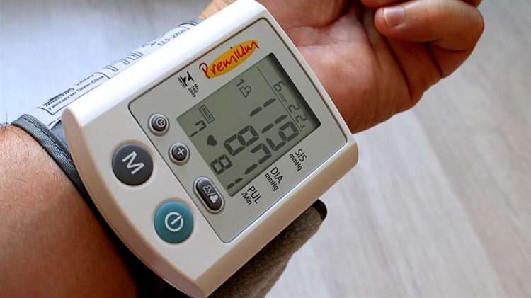 možemo pretpostaviti da osoba ima visoki krvni tlak liječenje hipertenzije aritmije