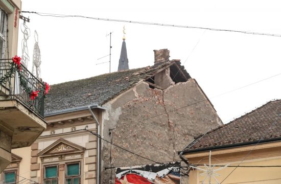 sisak, potres, oštećeni krov