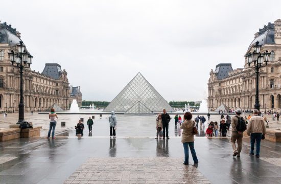 Pariz, Francuska, Louvre, turizam, turisti
