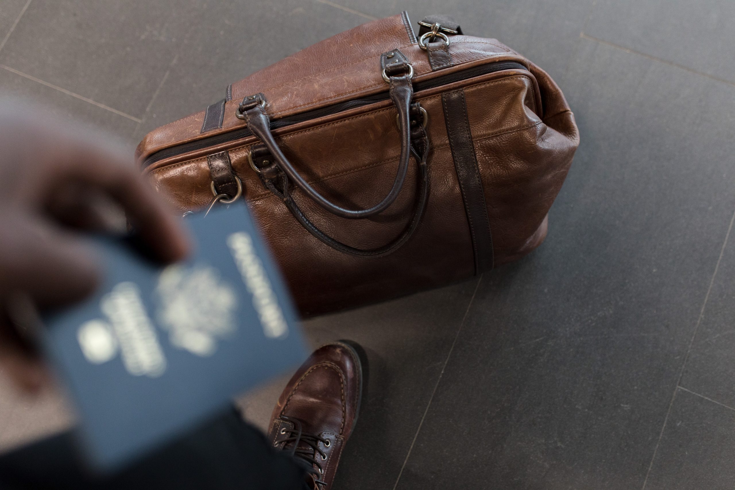 iseljavanje, putovanje, kofer, putna torba, putovnica