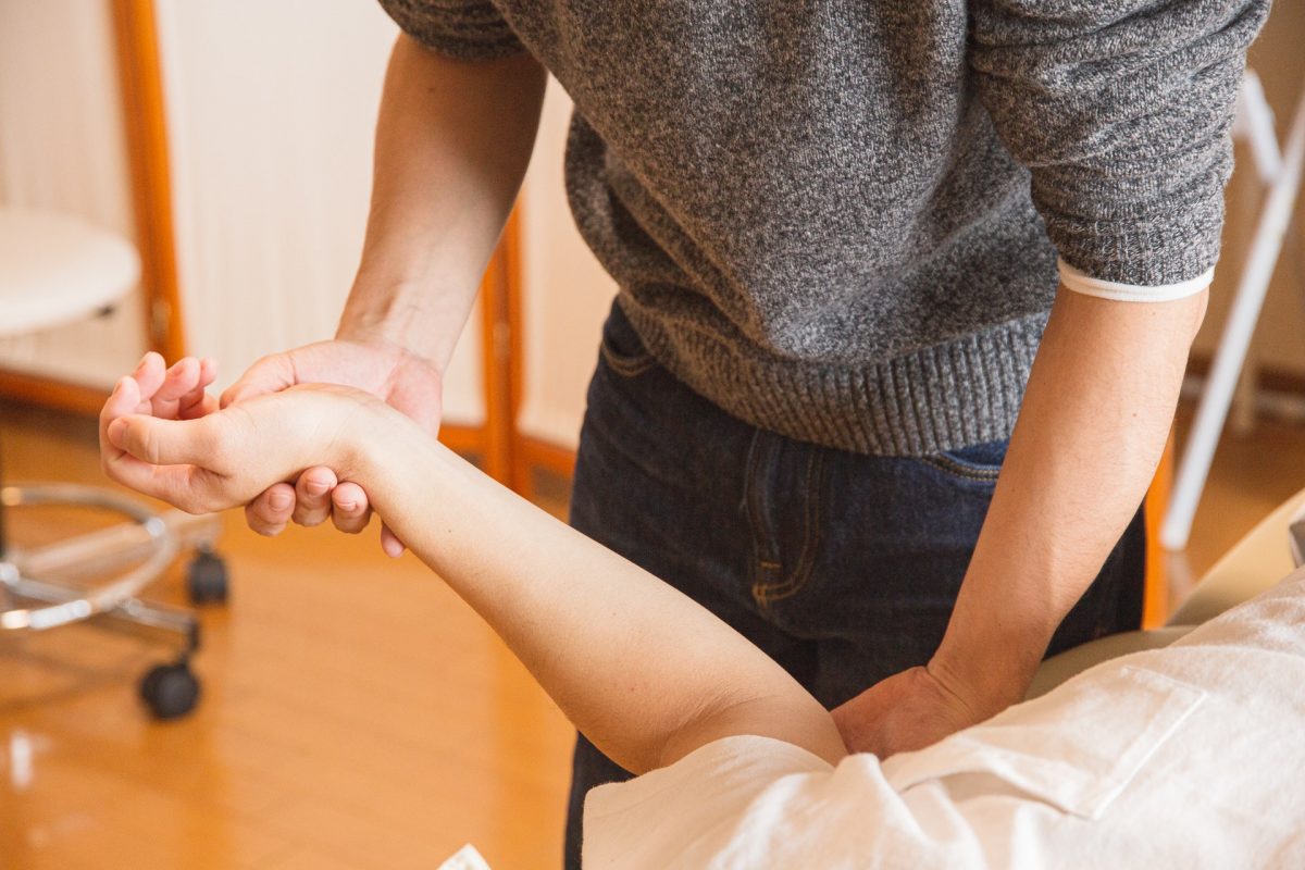 bolovi u zglobovima prije menstruacije artroza palca gimnastika za liječenje