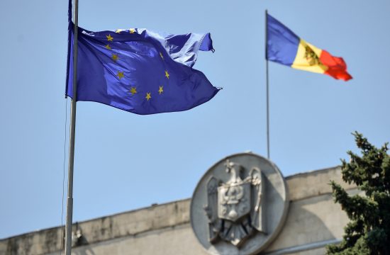 moldavija, moldavska zastava, parlament,