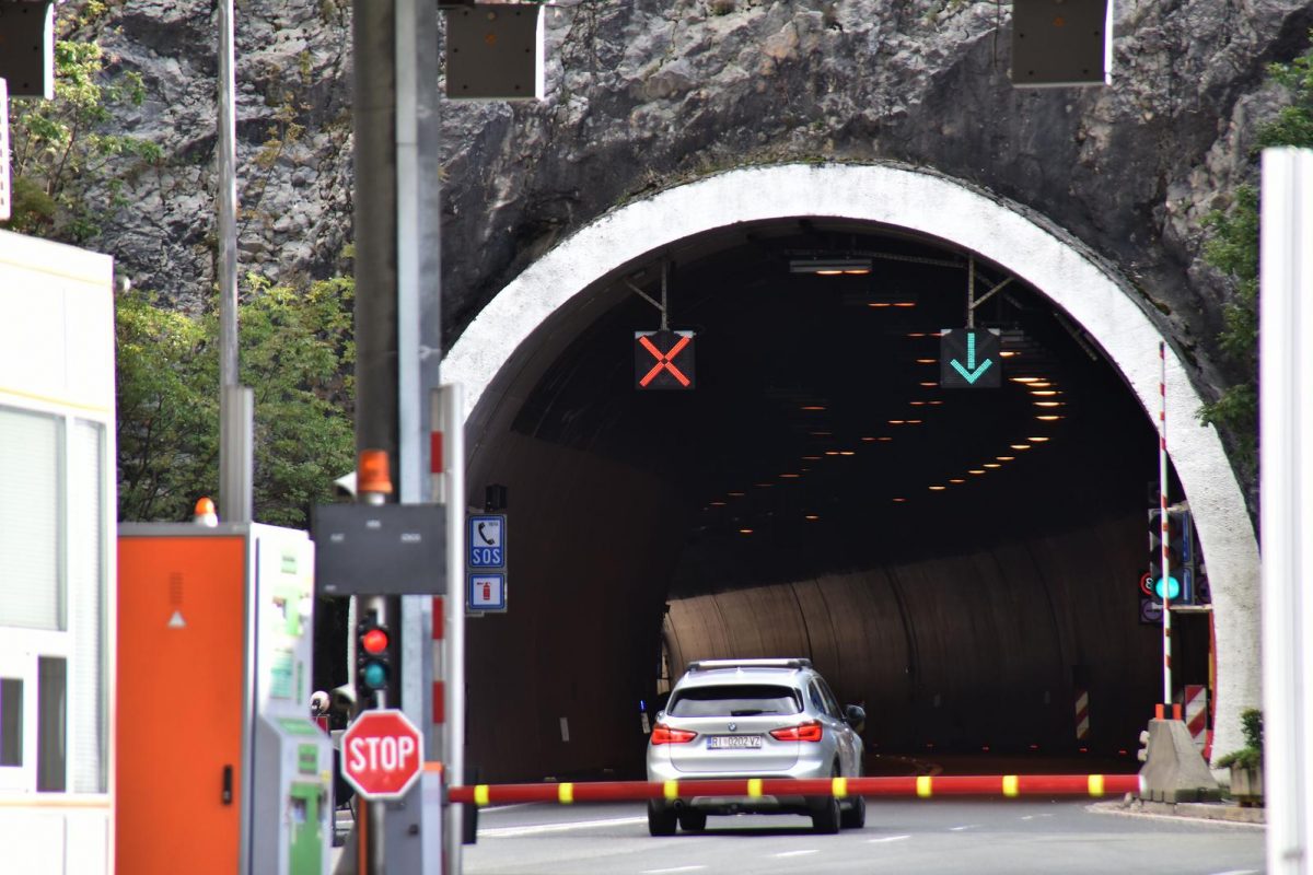Prometna nesreća na A8 kod tunela Učka, prekinut promet